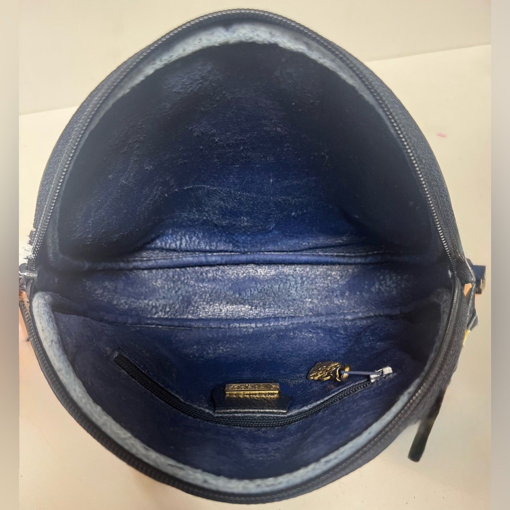 Gucci Vintage Oval Crossbody in Navy - Picture 16 of 16